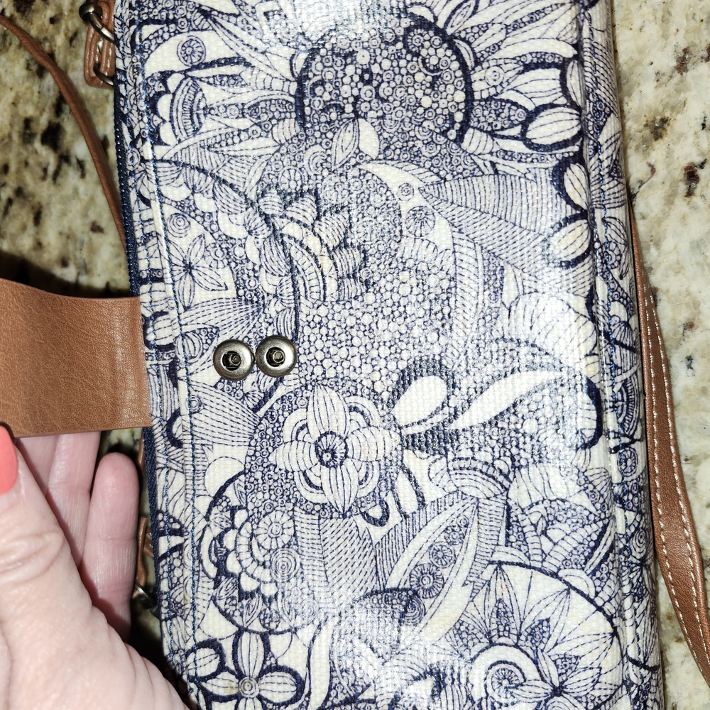 Sakroots Blue and Cream Wristlet - Picture 5 of 6